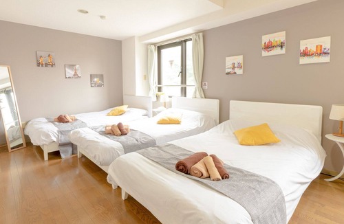 Nakano Apartment | Enjoy Tokyo One room reserved / Room 302/6 people / Nearest station 6 minutes / 10 minutes to Shinjuku / In front of family restaurant / Near convenience store / Bus stop in front of you