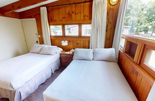 Hamilton Hotel | Enjoyable 1-bedroom hotel room in charming Hamilton - #307 Seneca