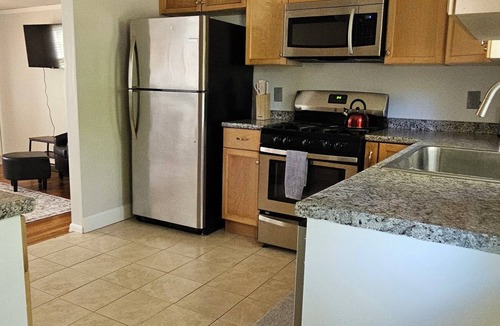 Minerva House | Enjoyable 2-bedroom house with beautiful backyard in charming Minerva