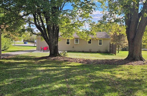 Minerva House | Enjoyable 2-bedroom house with beautiful backyard in charming Minerva