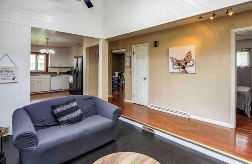 Rochester House | Enjoyable Home by Airport and Dwtn