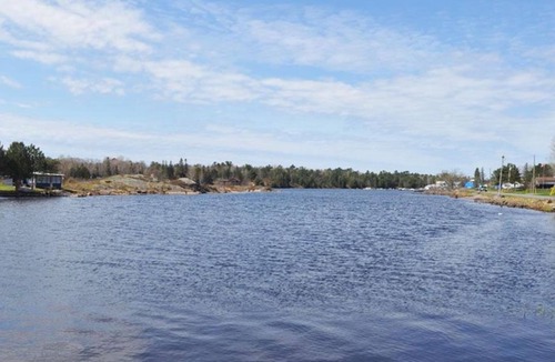 Britt Cottage | Entertainer's Dream Cottage! Waterfront, beach, steps to ice cream, marina, shop
