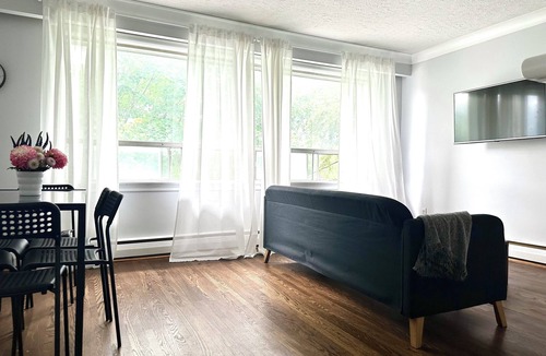 Beach Hill Apartment | Entire 2 Bedroom Apartment in Upper Beaches