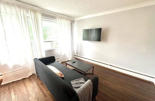 Beach Hill Apartment | Entire 2 Bedroom Apartment in Upper Beaches