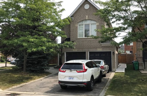 Churchill Meadows House | Entire 2 Bedroom Basement with Kitchen & Laundry