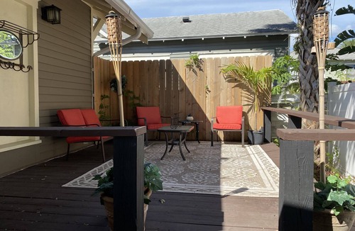 Historic Uptown House | Entire Bungalow, Romantic, Comfy & Cozy! On-Site Parking, 2 Baths