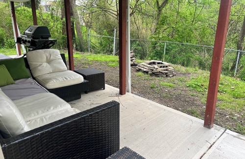 South Hills House | Entire Home Near Downtown, Less than 10 min Drive