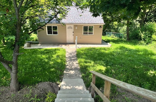 South Hills House | Entire Home Near Downtown, Less than 10 min Drive