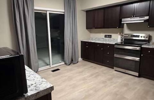 Eastside House | Entire Home - Walk to SU, JMA Dome, hospitals, Downtown