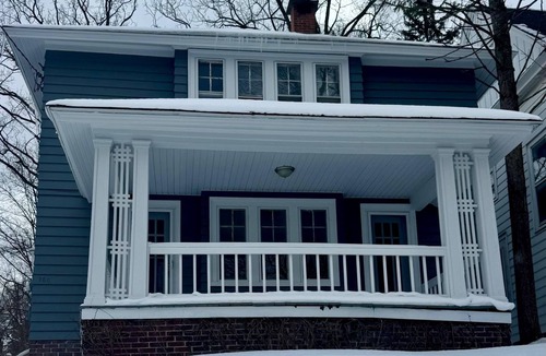 Eastside House | Entire Home - Walk to SU, JMA Dome, hospitals, Downtown