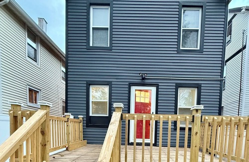 Orange House | Entire home with backyard. Minutes to EWR & NYC