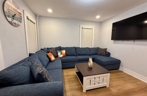 Orange House | Entire home with backyard. Minutes to EWR & NYC