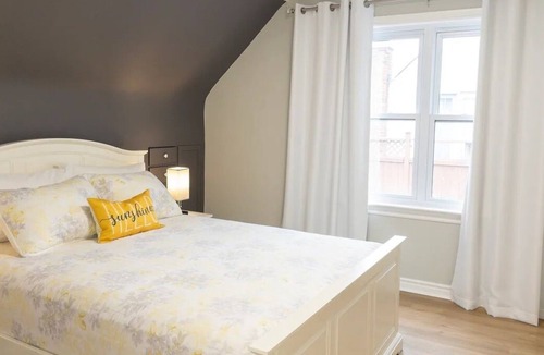 Lakeview House | Entire house, free parking and EV charger and baby crib in Lakeview