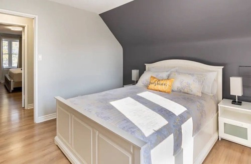 Lakeview House | Entire house, free parking and EV charger and baby crib in Lakeview