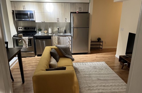 Beaconsfield Village Apartment | Entire Lovely 1 bedroom downtown Toronto w Parking