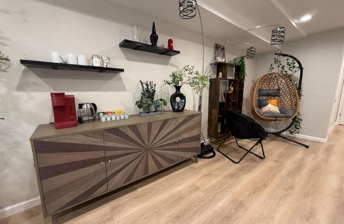 Eastside Apartment | Entire Modern Cozy 2BR Apt mins SU LeMoyne DT