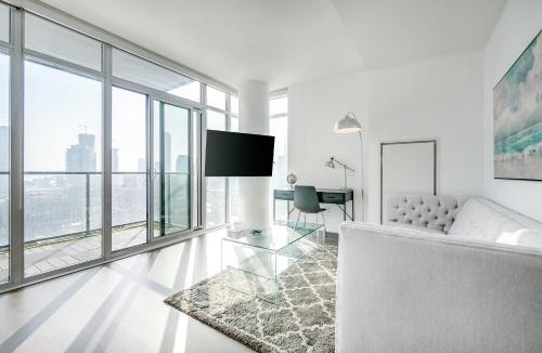 Old Town Apartment | Epic 2BR Condo with Panoramic CN Tower & City View
