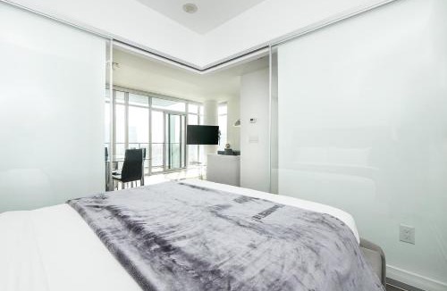 Old Town Apartment | Epic 2BR Condo with Panoramic CN Tower & City View