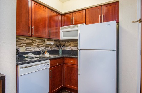 East Texas Apartment | Equipped Suite | Free Breakfast + 24-hour Business Center