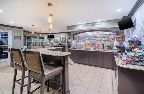 East Texas Apartment | Equipped Suite | Free Breakfast + 24-hour Business Center