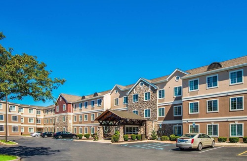 East Texas Apartment | Equipped Suite | Free Breakfast + 24-hour Business Center
