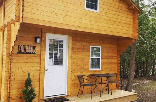 Fenelon Falls Cabin | "Equuleus" Lofted Kabin
