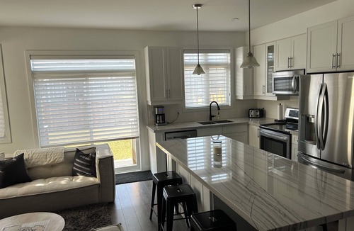 The Blue Mountains House | Escape to the Blue Mountains steps away from beaches, golf, biking, and more!