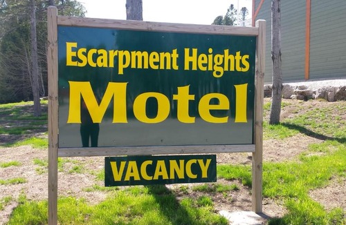 Tobermory Hotel | Escarpment Heights Motel