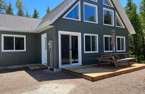 Tobermory Hotel | Escarpment Heights Motel