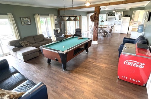 Duntroon House | Estate farm property with incredible views of Georgian. Close to Blue Mountain