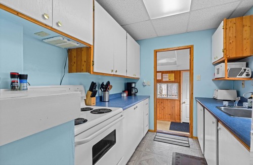 Flesherton Cottage | Eugenia Lake Cottage. One minute walk to beach.