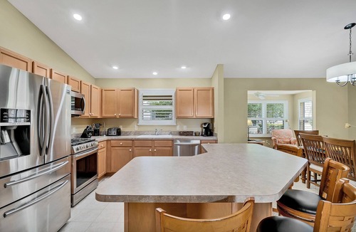 The Villages House | Everything! 3/2, FREE golf & 4-seat cart, Resident passes, pets, Lake Sumter Sq.