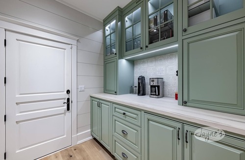 Dorset Cottage | Exceptional 7 bed 5 bath cottage on Lake of Bays with captivating sunset views