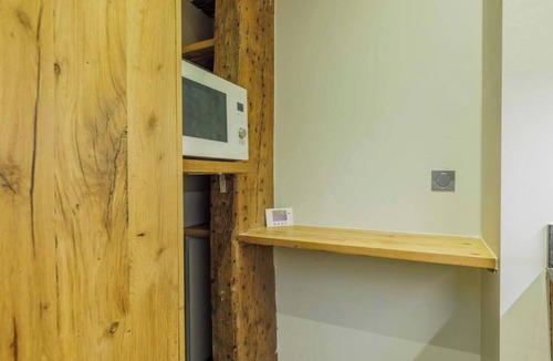 Les Iles Apartment | EXCEPTIONAL LOCATION & STEPS AWAY FROM ICONIC NOTRE DAME - RUE CHANOINESSE