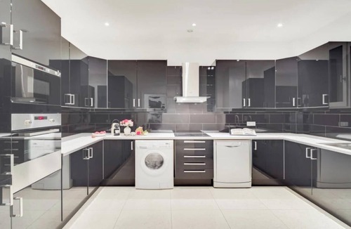 Champs-Elysees Apartment | EXCLUSIVE PARIS GETAWAY: LUXURIOUS APARTMENT, CHAMPS-ELYSÉES – 230SQM–4 BEDROOMS