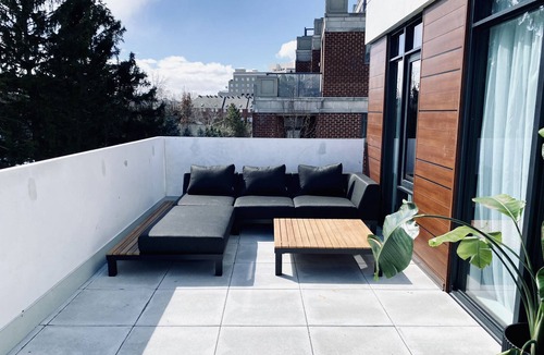 Etobicoke Condo | Executive 2 bed 2 bath condo in the Kingsway