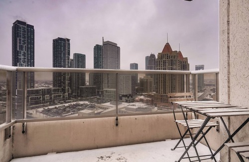 Downtown Mississauga Condo | Executive 2 Bedroom 2 Bath 1 Park Condo Square One|Toronto Airport YYZ 15 Minute