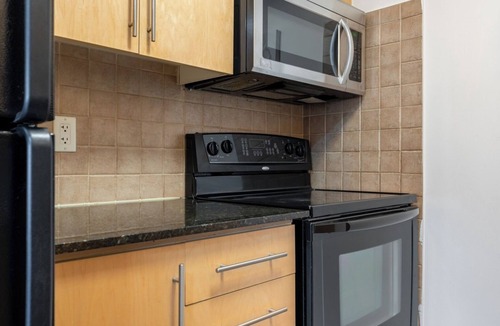 Downtown Mississauga Condo | Executive 2 Bedroom Condo Close to Square ONE