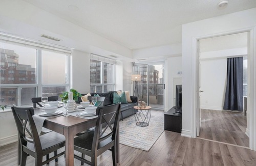 Downtown Mississauga Condo | Executive 2 Bedroom Condo Close to Square ONE