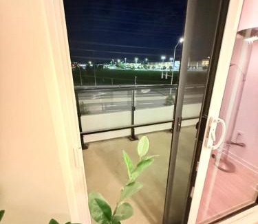 Central Erin Mills Apartment | Executive Condo in Prime Erin Mills Location l Walk to Mall and Hospital