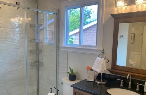 Amherstview House | Executive Living with Hot Tub, Gym and Sauna