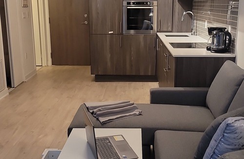 Niagara Condo | Executive rental walk to CN tower aquarium sports food entertainment