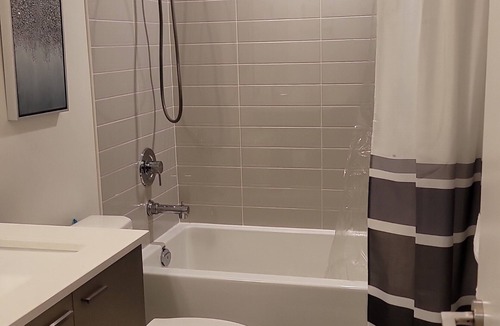 Niagara Condo | Executive rental walk to CN tower aquarium sports food entertainment