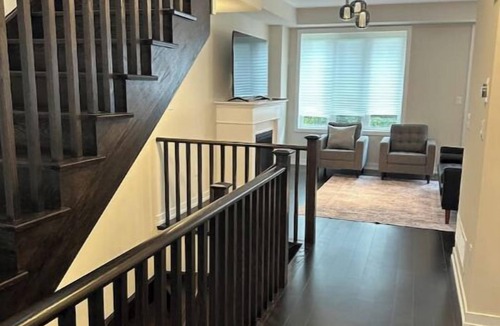 Brampton House | Executive Townhouse on a Ravinenn