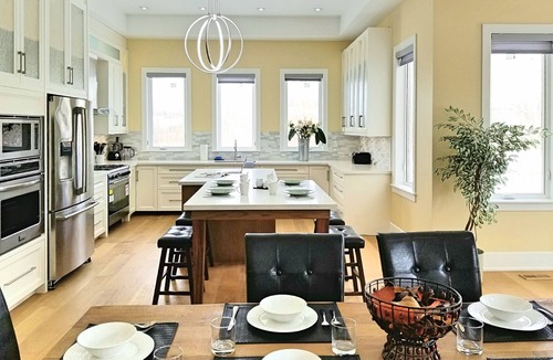 Bradford West Gwillimbury House | Executive Villa - Year Round Swim Spa & Game Room