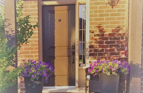 Rosemount House | Executive, walkable, 2Bath, near 401 & 8, patio, BBQ, multi monitors, Xbox