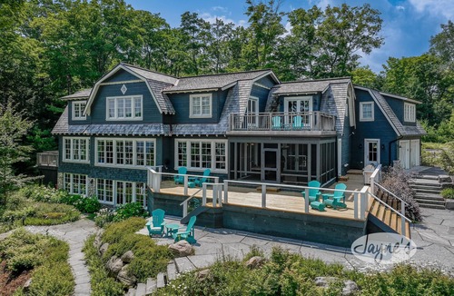 Port Carling Cottage | Exquisite 8 bed, 7 bath cottage on Lake Joseph boasting infinity pool + hot tub!