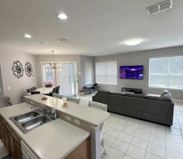 Bellavida House | Exquisite Luxury Vacation Home with Heated Pool & Spa