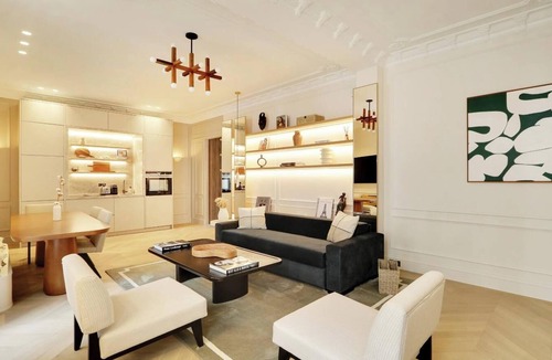 Les Halles Apartment | EXQUISITE PARISIAN LUXURY: SOPHISTICATED RETREAT NEXT TO LOUVRE - RUE DE RIVOLI