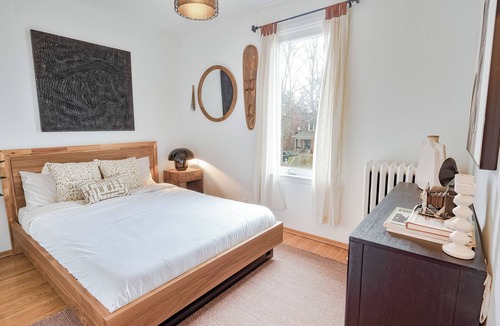 The Junction Hotel | Exquisite Vintage Hotel - Steps to Downtown